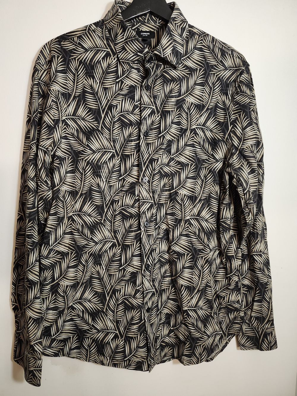 Express Black and Cream Leaf-Print Casual Button-Down Shirt - Size